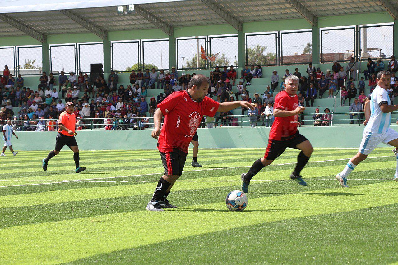 Entregan nuevo estadio para pueblo joven Horacio Zeballos