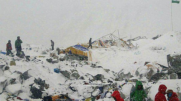 Francia: varios esquiadores quedan sepultados tras avalancha en los Alpes