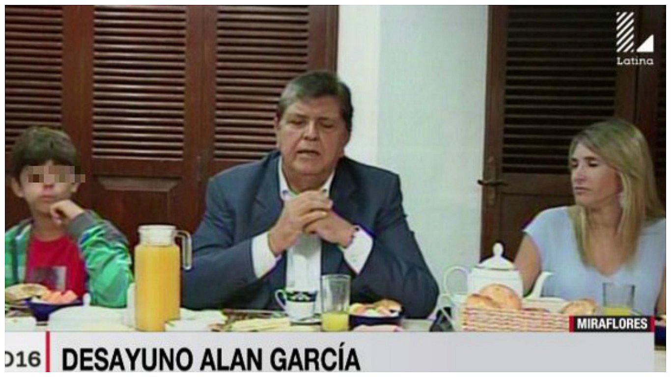 Alan García espera con serenidad resultados y recuerda autogolpe de Alberto Fujimori