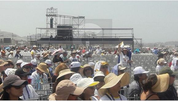 Miles de fieles llegan a Las Palmas y esperan recibir bendición del papa Francisco 