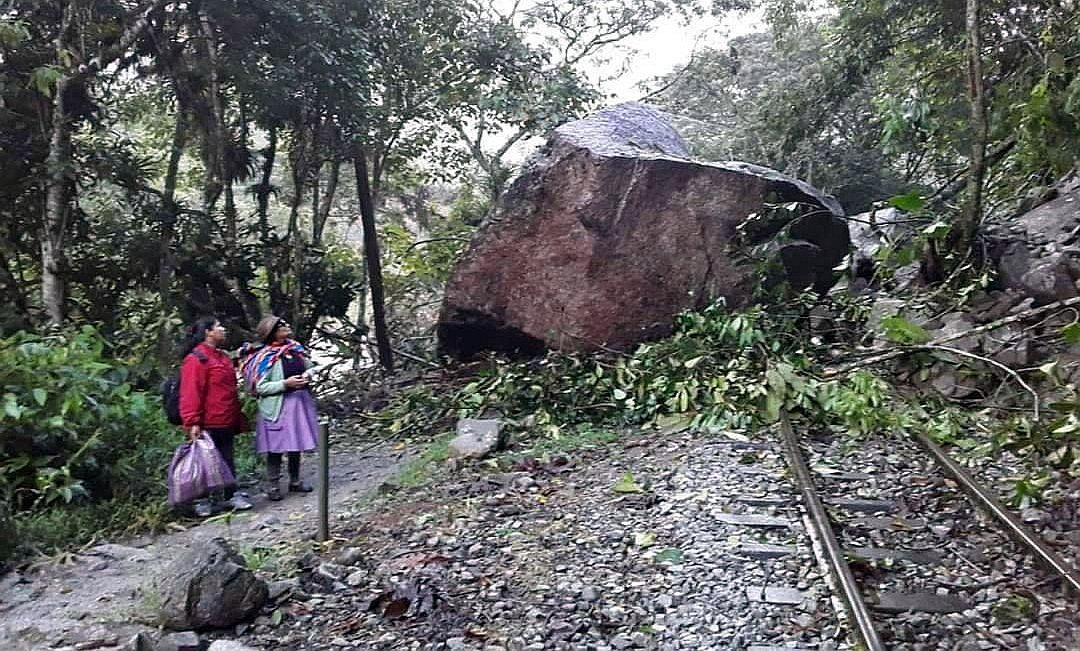 Inmensa roca cae en la vía férrea Machu Picchu - Hidroeléctrica (FOTOS)