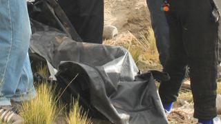 Baja del trailer para dar pase y se cae al abismo