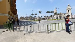 Comerciantes piden que se retiren rejas que mantienen cerradas calles y accesos a Plaza Mayor