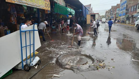 Más de 150 comerciantes se han visto afectados ante inundación de pasadizos. Foto: Facebook Edison Rentería