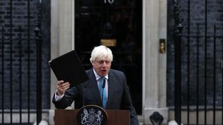 Boris Johnson vuelve a Reino Unido y refuerza rumores de una candidatura