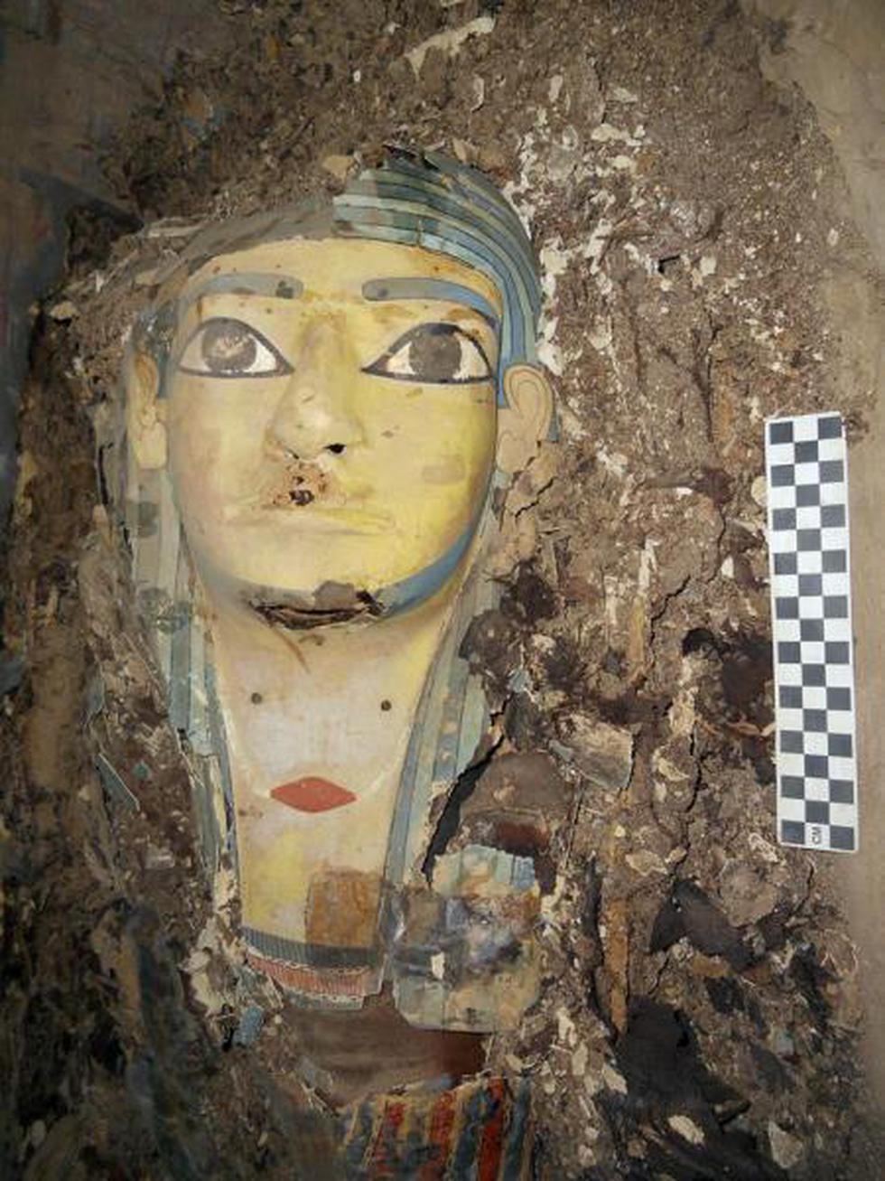 Hallan nueve momias en tumba de un gobernador del Imperio Medio egipcio