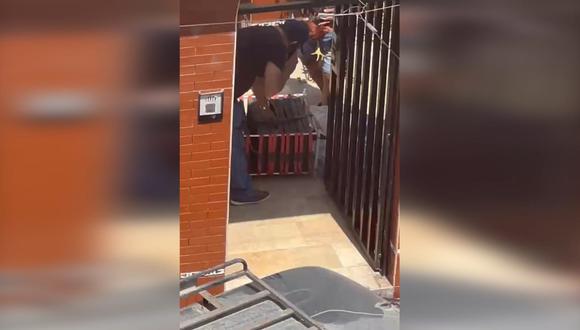 Fiscalizadores de Pueblo Libre confirman existencia de gallinero clandestino dentro de vivienda. Foto: Municipalidad de Pueblo Libre