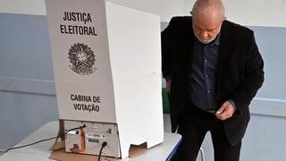 Lula da Silva vota en Sao Paulo y dice que Brasil necesita “recuperar el derecho de ser feliz”