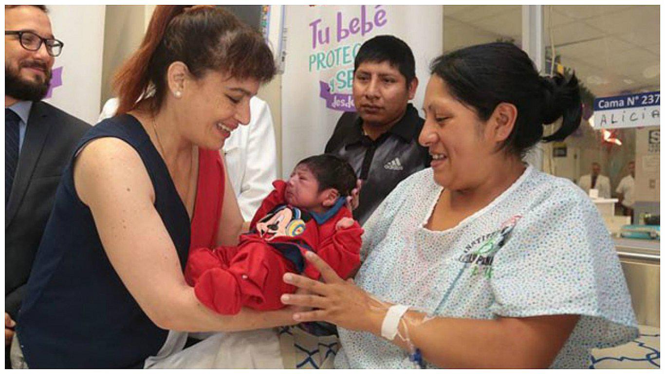 Conoce a Bryan, el primer bebé nacido el 2017