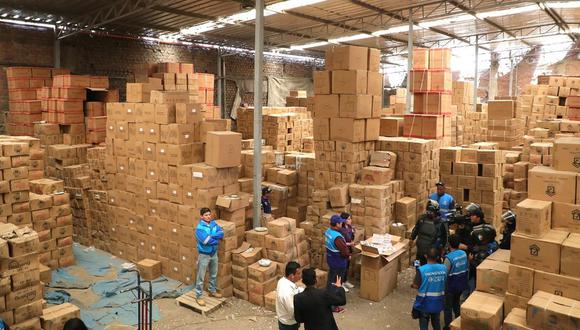 Municipalidad de Lima interviene almacén clandestino con 100 toneladas de juguetes y utensilios en Barrios Altos. (Foto: MML)