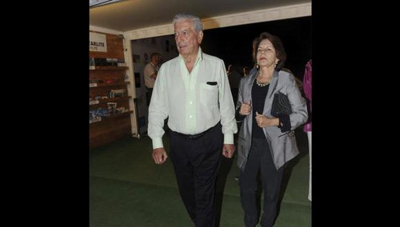 Mario Vargas Llosa: Silvio Berlusconi es un bufón 