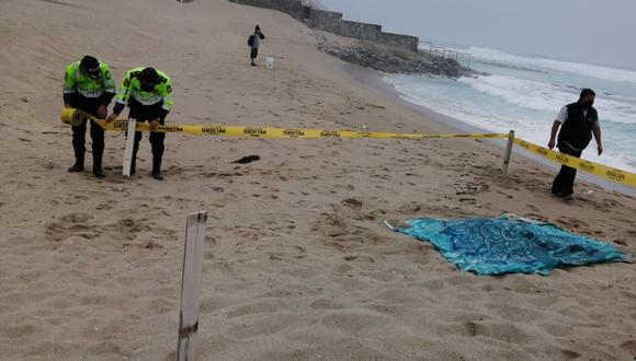 Hallan cadáver de un hombre en playa que podría pertenecer a uno de los extranjeros desaparecidos en avioneta.