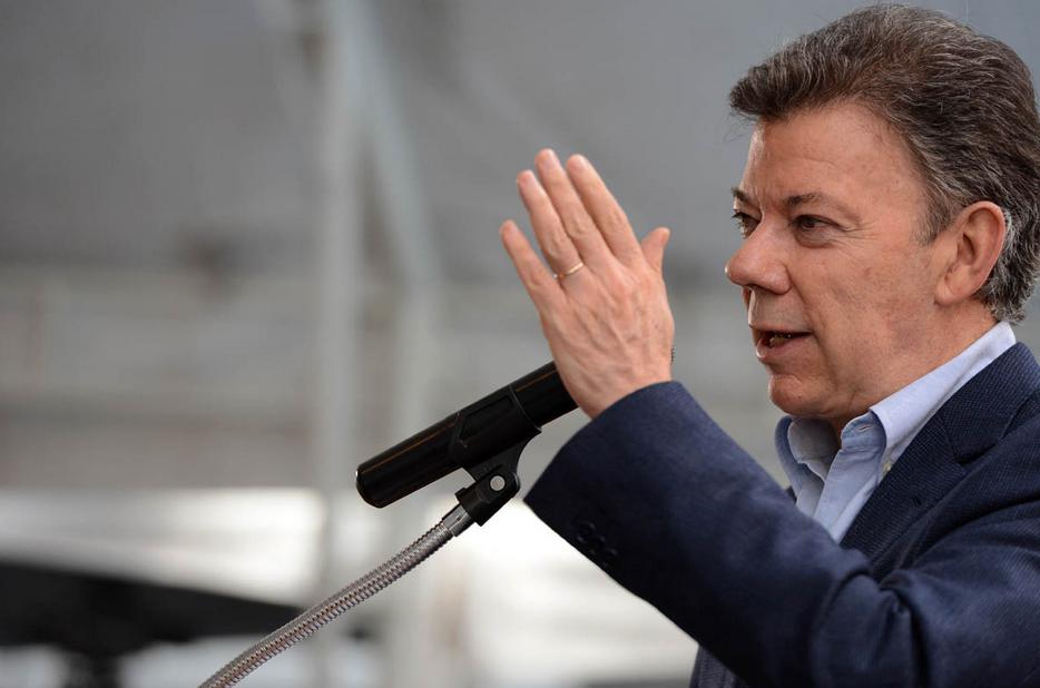 Juan Manuel Santos combatirá "terrorismo"con Constitución y ofensiva militar