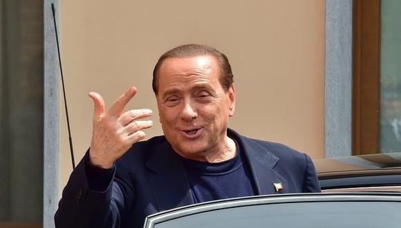Silvio Berlusconi dice que pagó a mujeres que iban a sus fiestas por "altruismo"