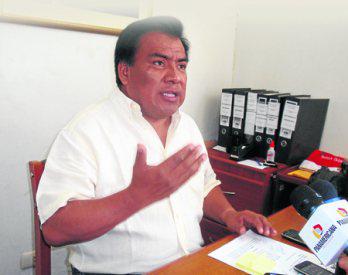 Velásquez acepta reto de Simon: No le dije "pichiruche" sino "calichín"