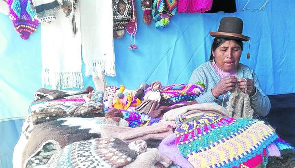 Artesanos requieren espacio para la venta de sus textiles