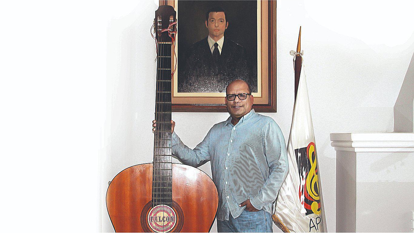 Estanis Mogollón: "Cuando un compositor es exitoso, recibe lo que  merece"