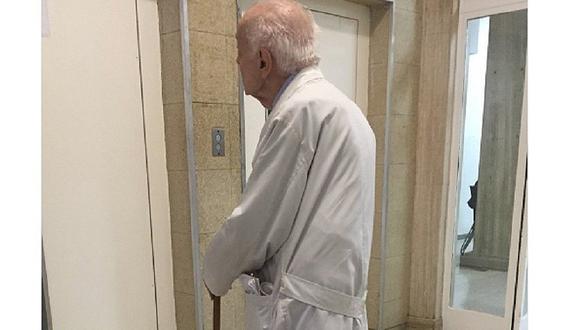 A sus 91 años médico sigue atendiendo por vocación en hospital sin recibir sueldo