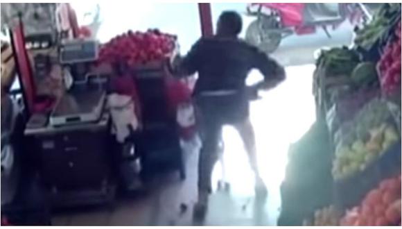 YouTube: así se defendió el aguerrido dueño de una verdulería de un ladrón armado [VIDEO]