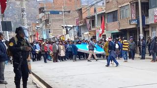 Tensa calma se vive durante tercer día de protestas en Huancavelica