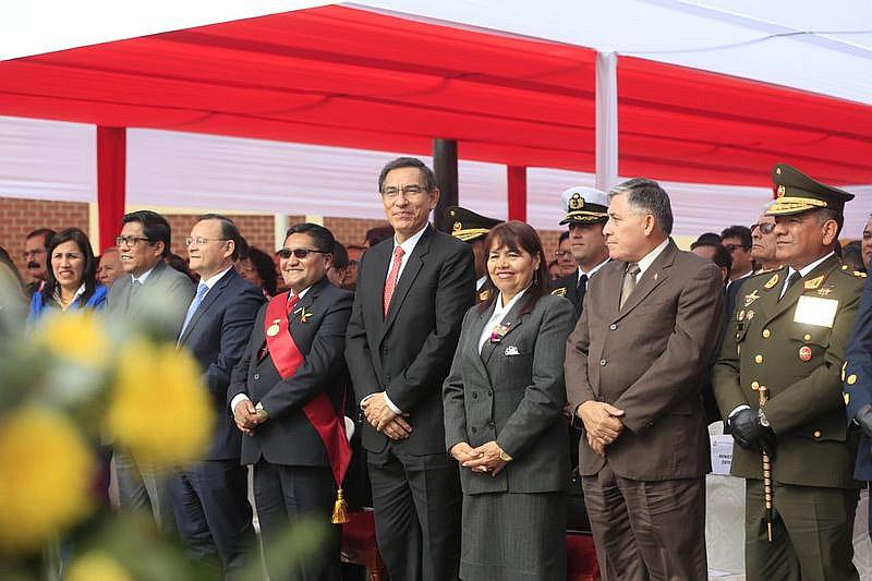Tacna: "Cierre el Congreso" le piden a Martín Vizcarra en el paseo de la bandera 