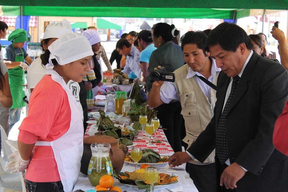 Oxapampa: celebran a San Juan comiendo juane gigante