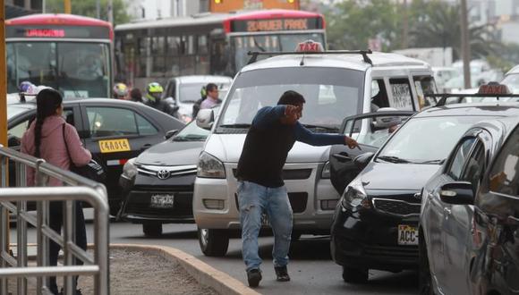Congreso busca formalizar el “taxi colectivo”, el transporte más riesgoso frente al contagio | #NoTePases (Juan Pablo León)