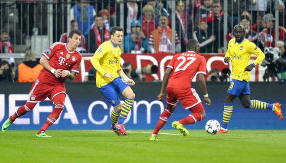 Mesut Ozil se lesionó en partido ante Bayern Munich