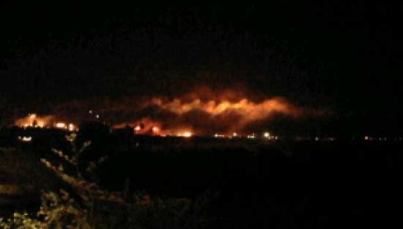 Rayo causa incendio en dos tanques de refinería venezolana