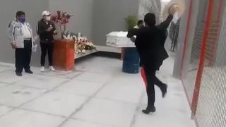 Joven baila marinera norteña para despedir a su madre en el cementerio (VIDEO)