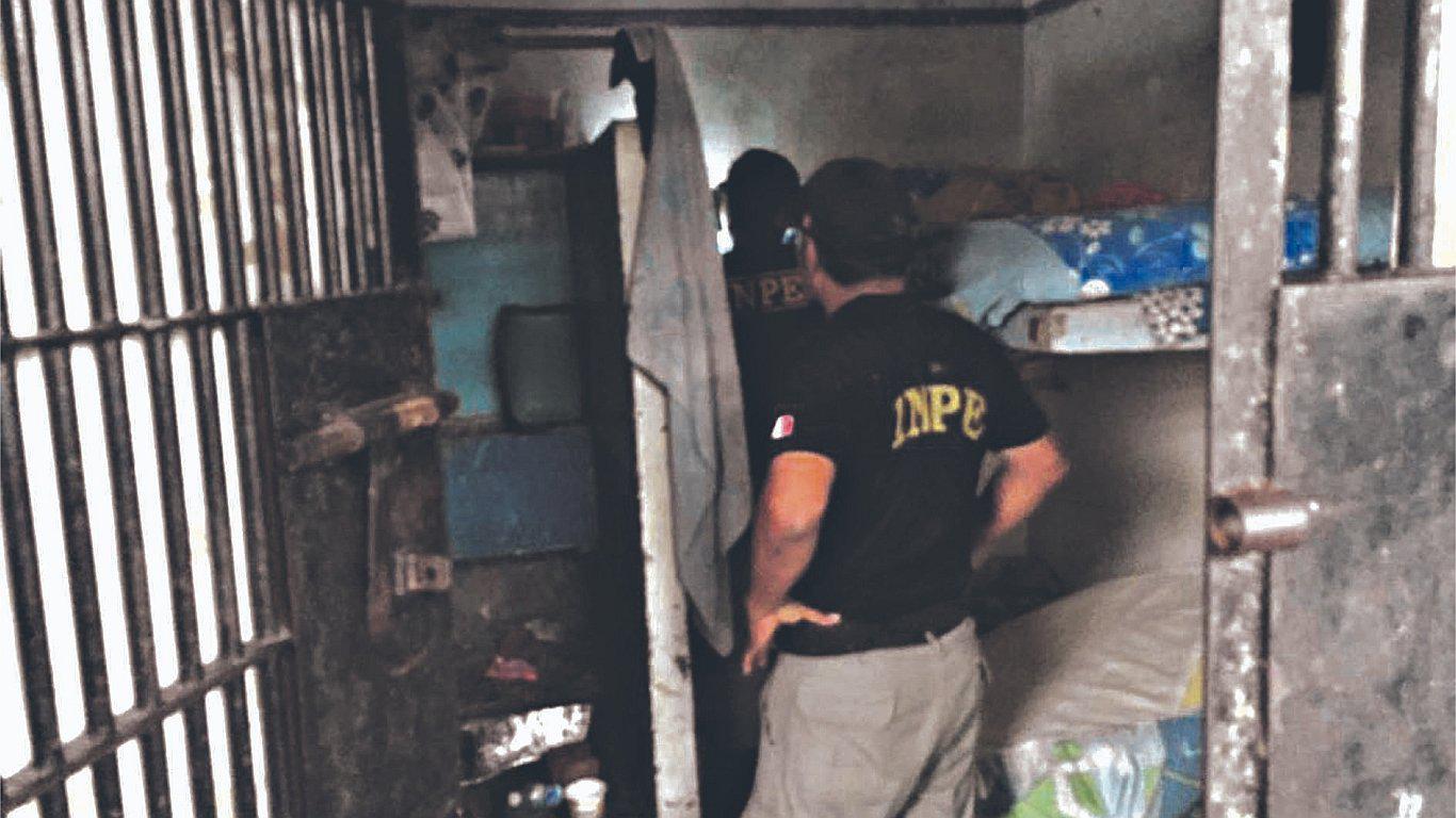 Bloqueadores de celulares en el penal 