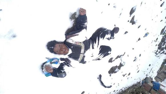 Cuerpo sin vida del dirigente yacía en medio de la nevada. (Foto: Difusión)