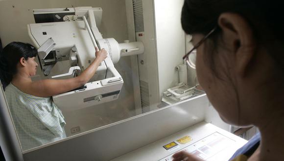 Más de cien mujeres con cáncer de mama salen embarazadas en el Perú, al año 