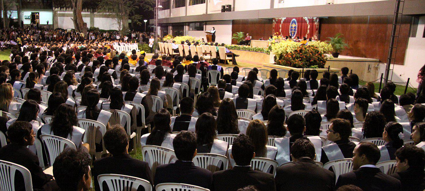 Piura:  400 profesionales más se gradúan y titulan hoy en la UDEP