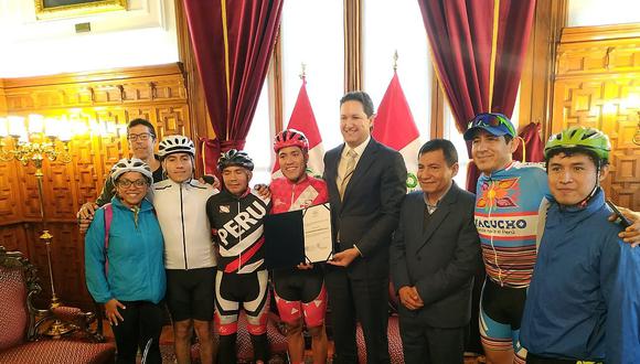 Congreso de la República reconoció a ciclista Navarro