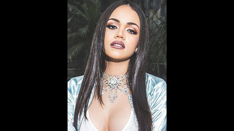 Mayra Goñi deja en "shock" con desenfrenado cambio de look en Instagram (FOTO)