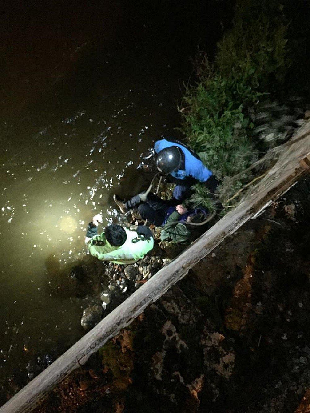 No respeta toque de queda y ebrio se cae al río Ichu