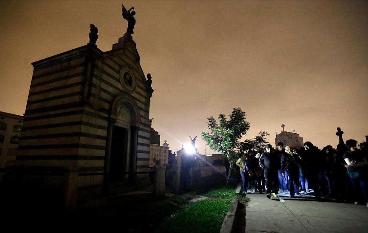 Público en general podrá visitar el Cementerio Presbítero Maestro de noche