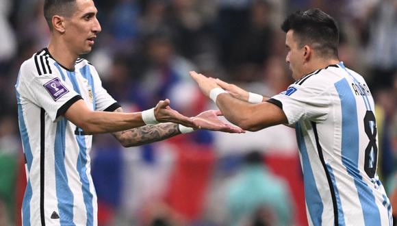 El mediocampista argentino #11 Angel Di Maria es sustituido por el defensor argentino #08 Marcos Acuña durante el partido de fútbol final de la Copa Mundial Qatar 2022 entre Argentina y Francia en el Estadio Lusail en Lusail, al norte de Doha el 18 de diciembre de 2022. (Foto de Kirill KUDRYAVTSEV / AFP)