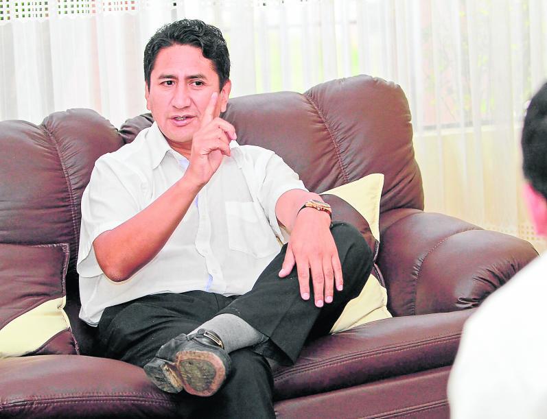 Vladimir Cerrón promete : "Perú Libre pasará valla electoral"
