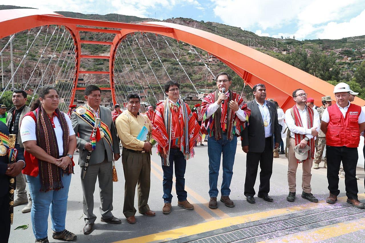Martín Vizcarra inaugura puente de acceso al Valle Sagrado de Los Incas (FOTOS)