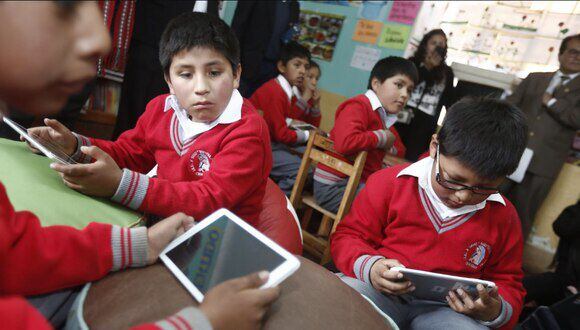 Dioses Guzmán expresó su preocupación sobre la dificultad para el cierre de brecha digital en las zonas alejadas donde habitan los estudiantes y profesores a quienes estaban destinados estas tablets. (Foto: GEC)