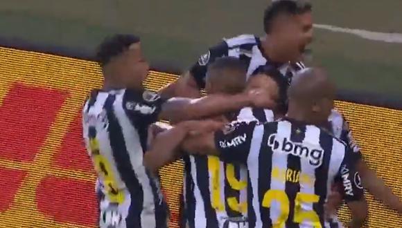 Hulk canjeó penal por gol para adelantar en el marcador a Atlético Mineiro. Foto: Captura de pantalla de ESPN.