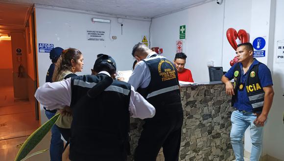 Piura Personal de la comuna piurana clausuró un hotel y multó a otro por no cumplir con normas municipales