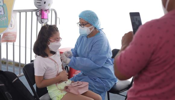 Directora ejecutiva de Inmunizaciones del Minsa, María Martínez, detalló que a la fecha 2 millones 190 mil 243 niños han recibido su primera dosis contra el coronavirus.