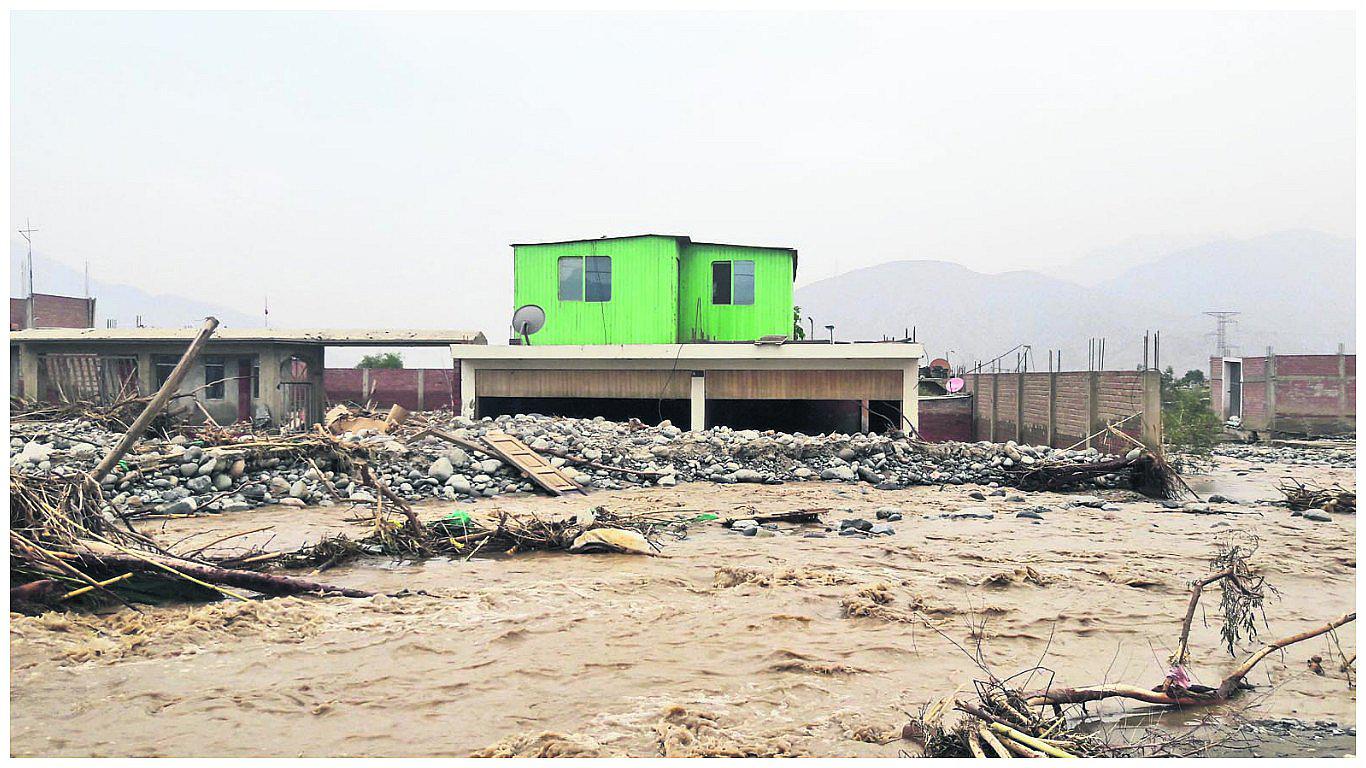 Desborde del río Chillón deja 150 casas inundadas en Canta