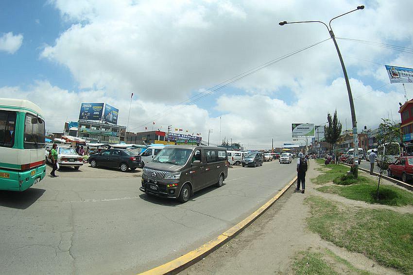 Transporte informal invade el Cono Norte