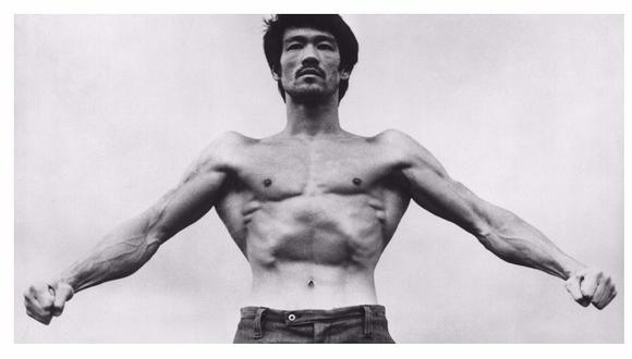 Bruce Lee como nunca lo viste: las 'habilidades sobrehumanas' del mejor combatiente de la historia (VÍDEO)