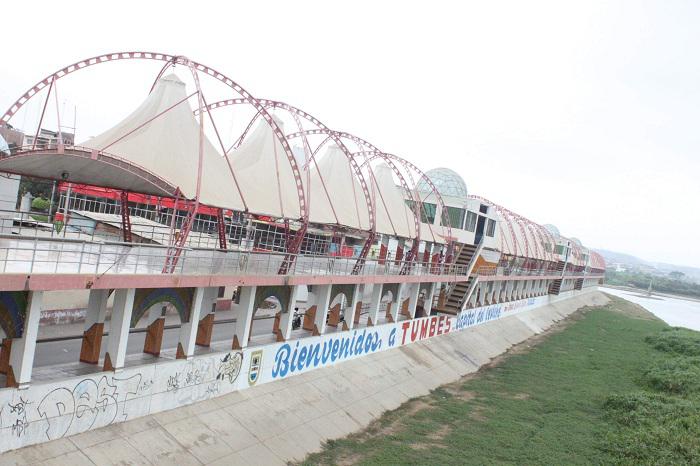 Sujeto en estado de ebriedad trató de tirarse de malecón
