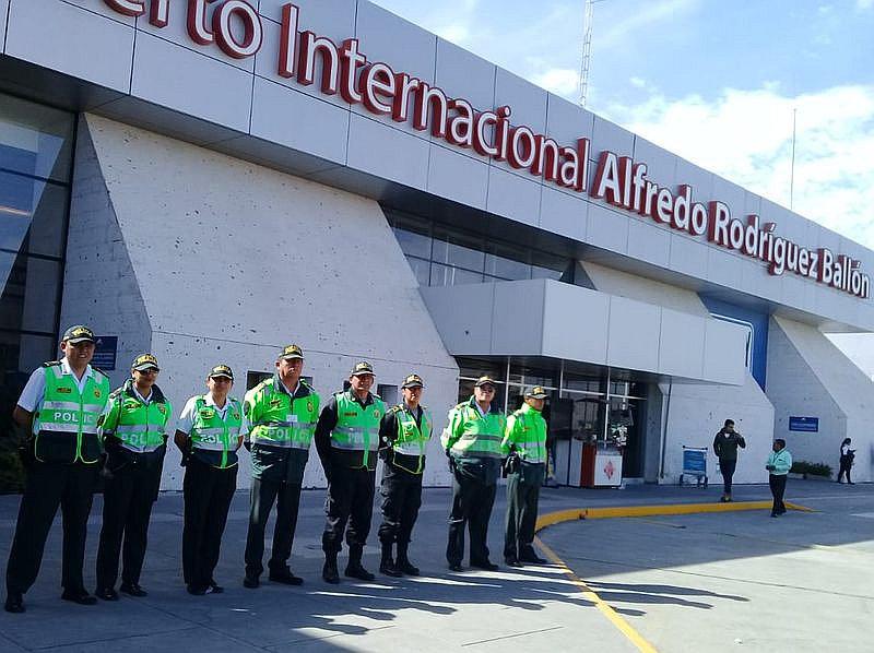 Los policías honrados del aeropuerto Alfredo Rodríguez Ballón
